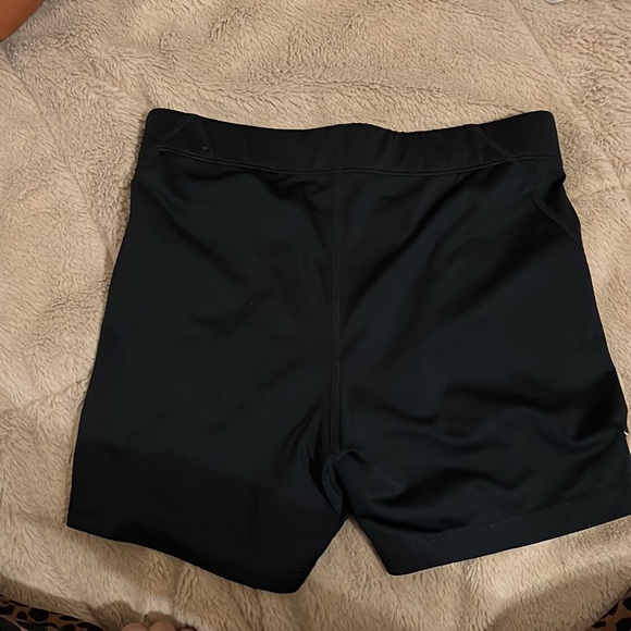 Brand New Nike Pro’s size small - Picture 2 of 3